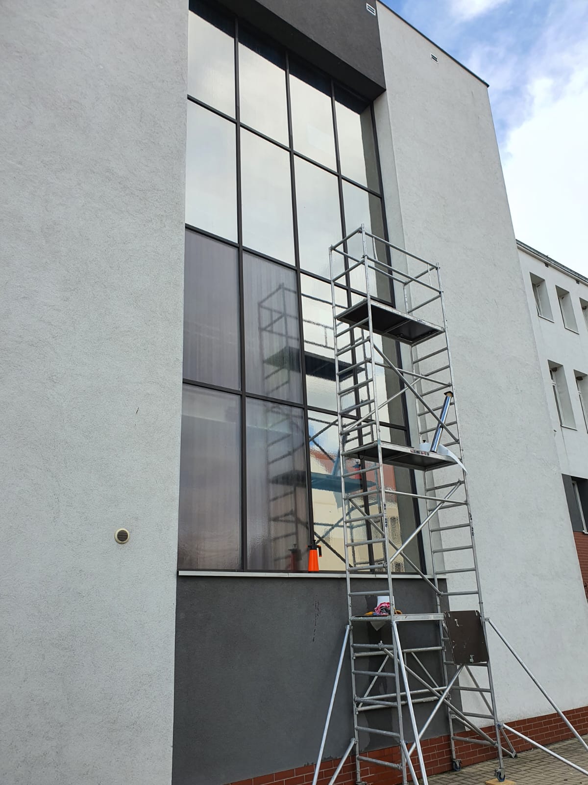 Folia lustrzana na okna